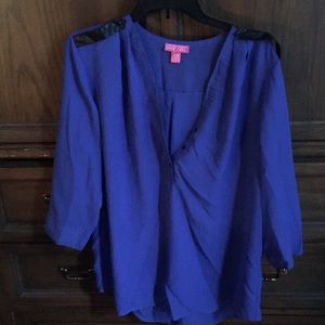 Blue blouse with buttons